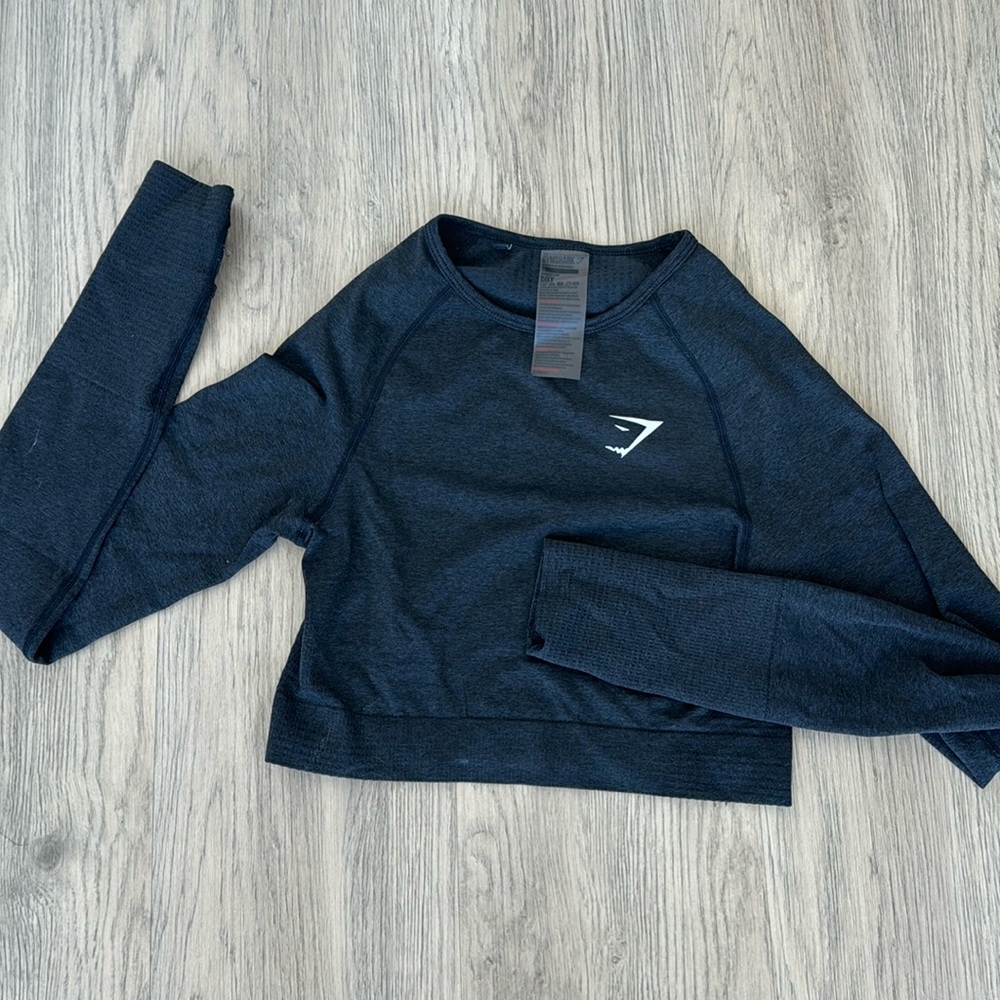 Black gymshark long sleeve crop top